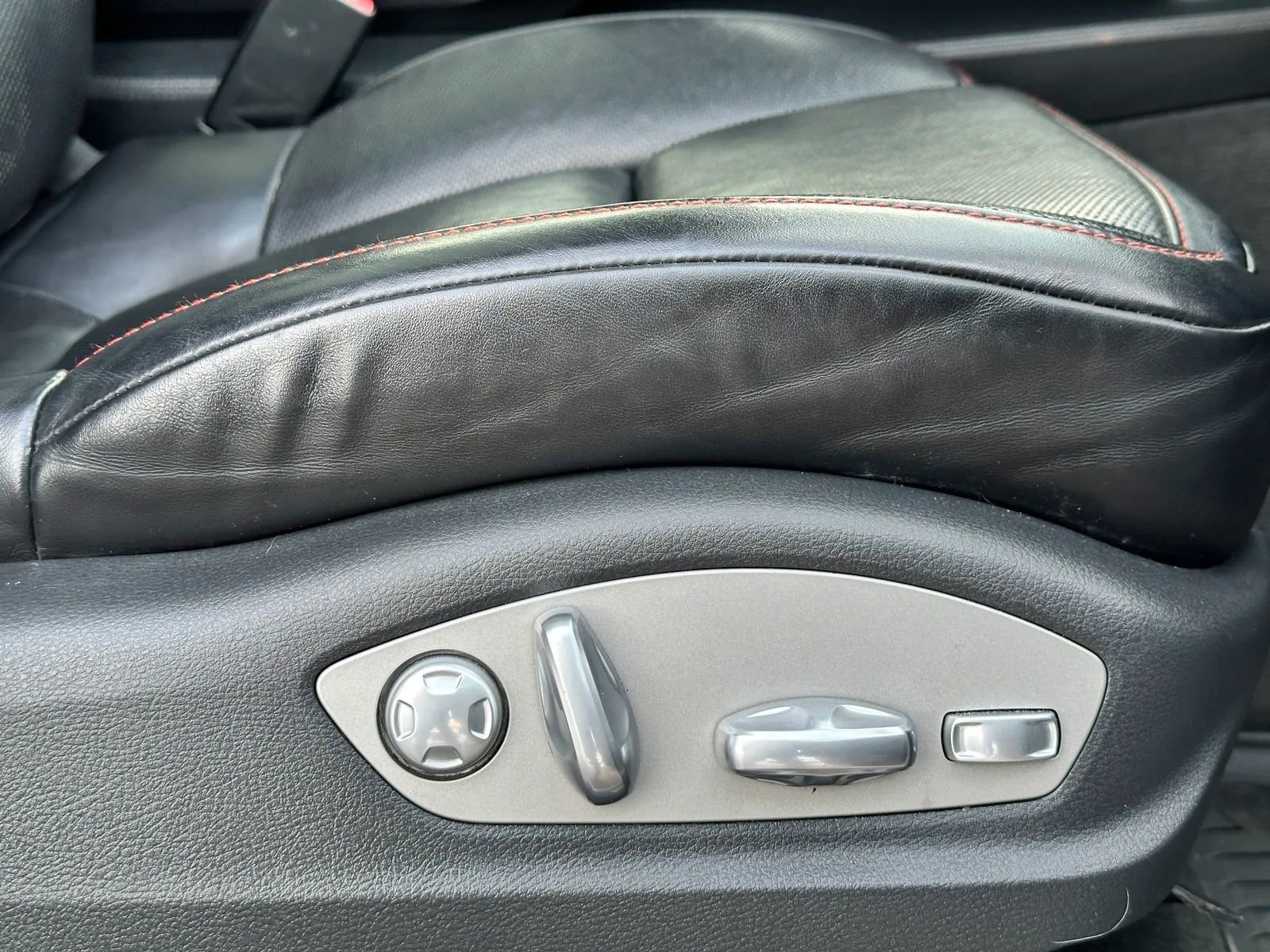 Used 2016 Porsche Cayenne GTS image 22