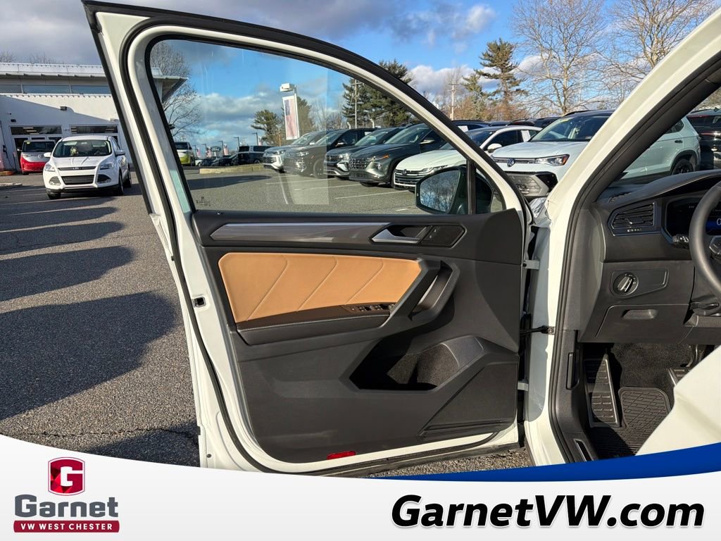 Certified 2023 Volkswagen Tiguan SE R-Line image 11