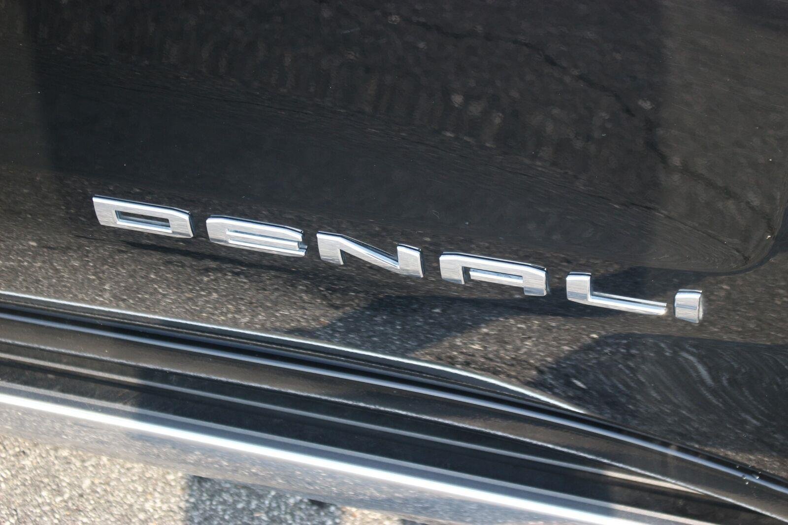 Used 2025 GMC Sierra 1500 Denali w/ Denali Reserve Package AWD/4WD image 9
