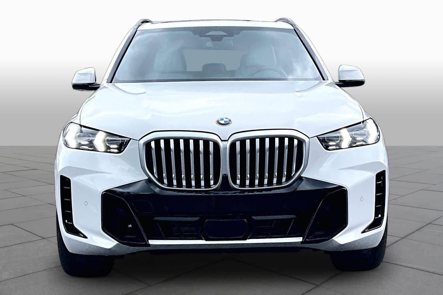 Certified 2025 BMW X5 xDrive40i w/ M Sport Package AWD/4WD image 4