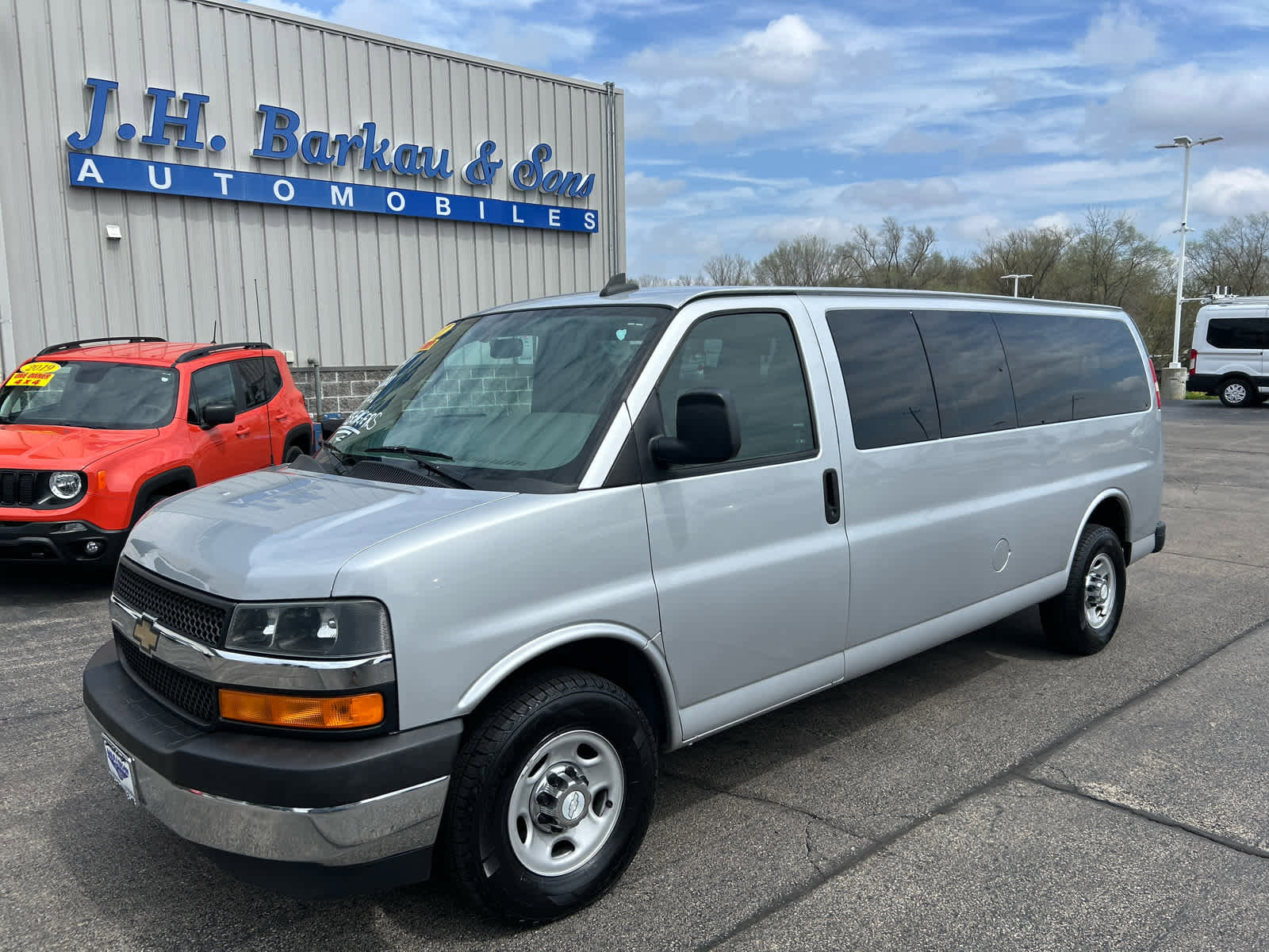 Used 2017 Chevrolet Express 3500 LT w/ LT Preferred Equipment Group RWD image 7