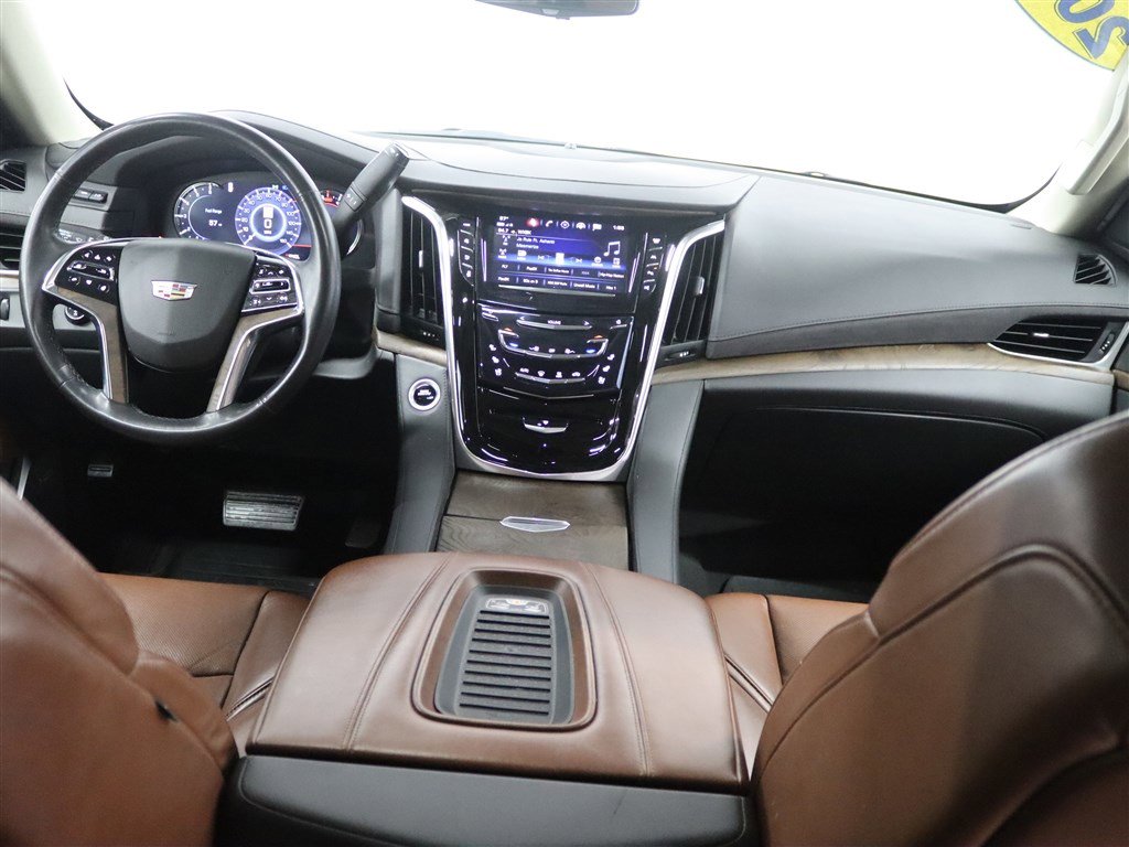 Used 2020 Cadillac Escalade ESV Luxury w/ LPO, Radiant Package AWD/4WD image 27