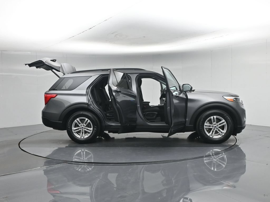 Used 2021 Ford Explorer XLT RWD image 4