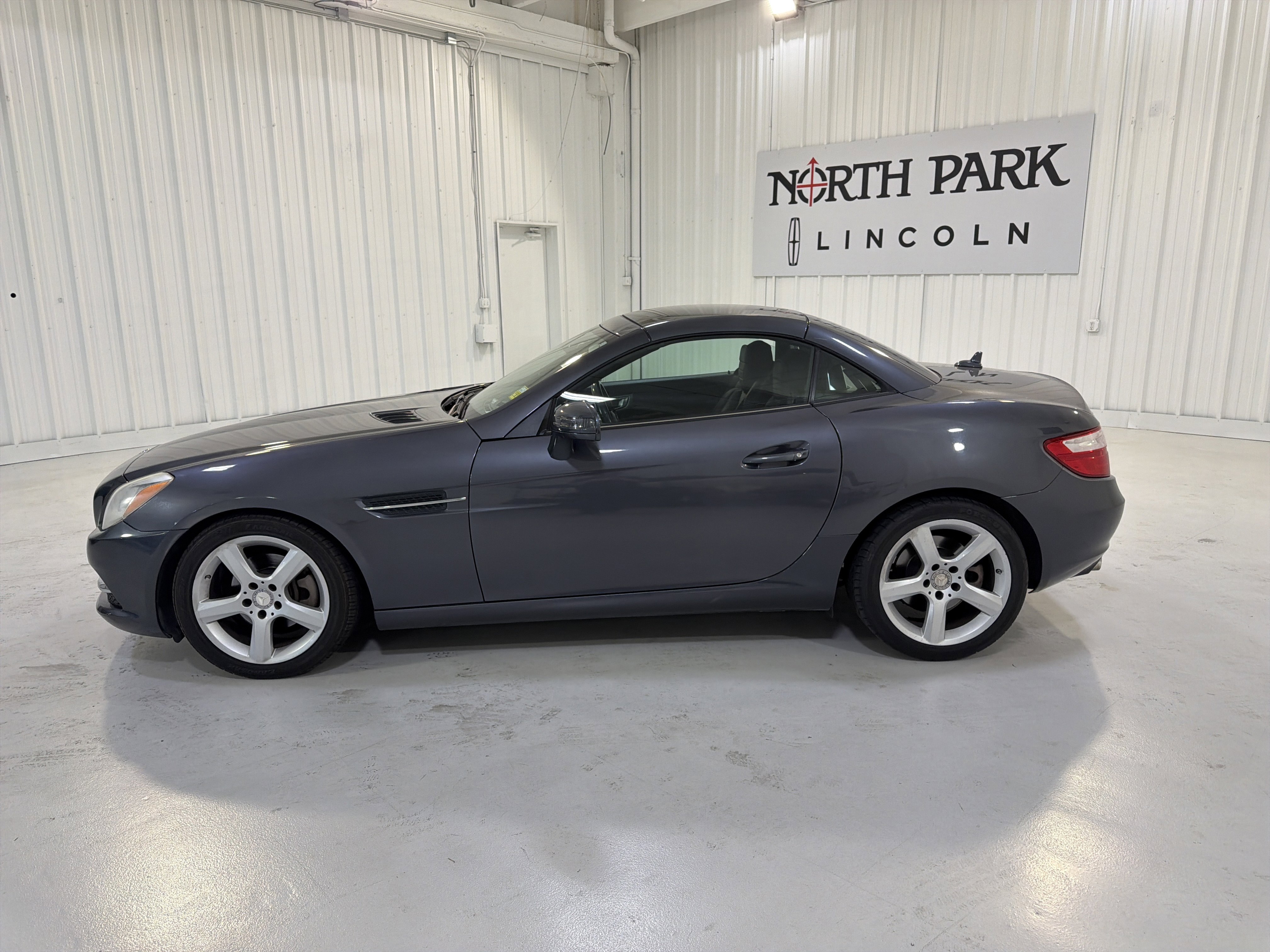 Used 2015 Mercedes-Benz SLK 250 image 2