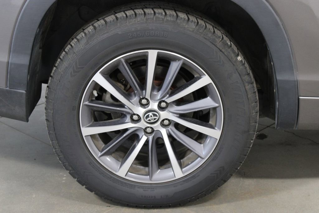 Used 2018 Toyota Highlander XLE FWD image 13