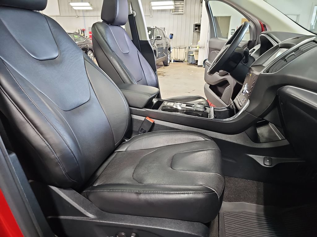 Used 2020 Ford Edge Titanium w/ Equipment Group 301A AWD/4WD image 10