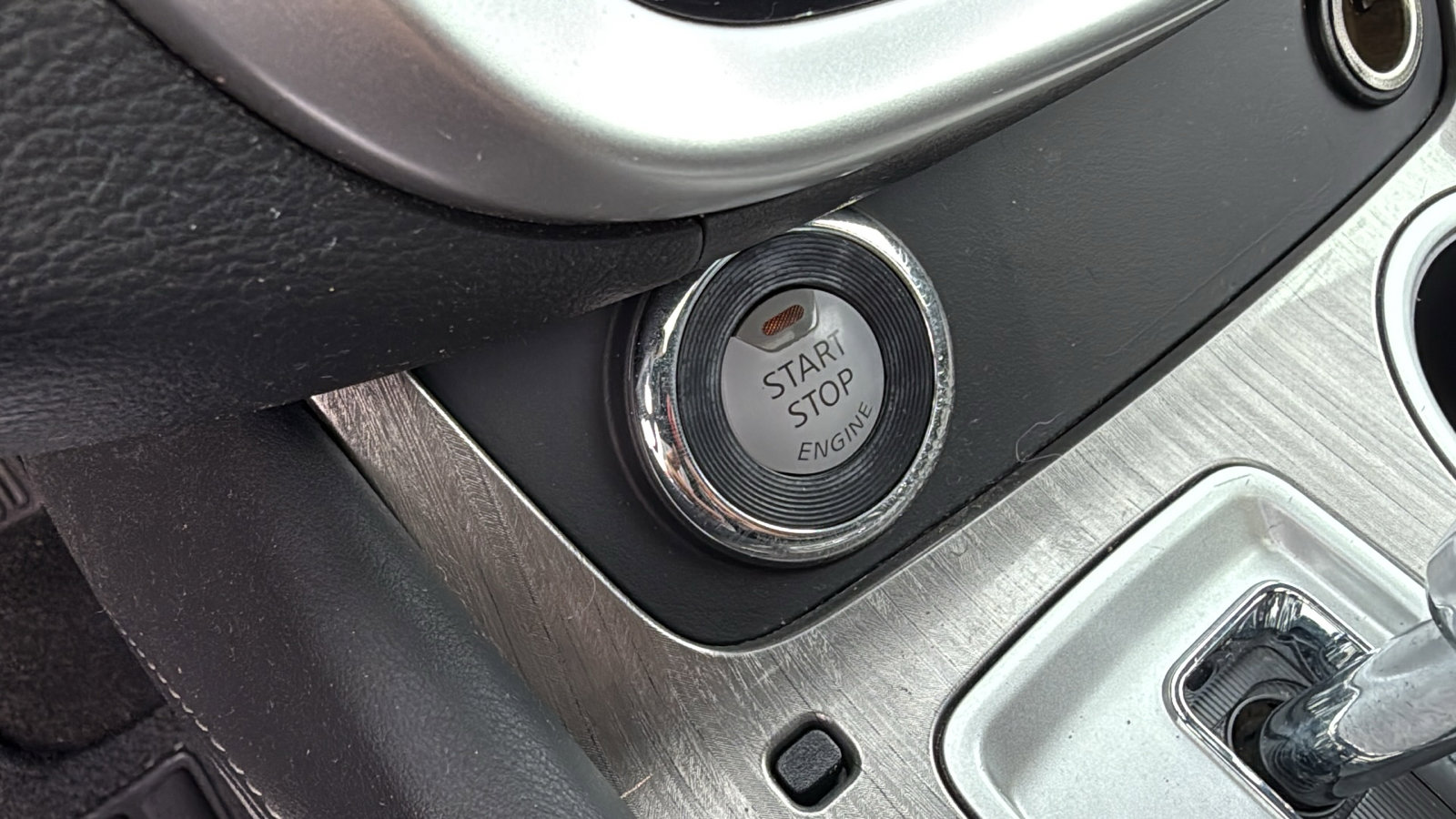 Used 2015 Nissan Murano SV w/ Premium Package image 12