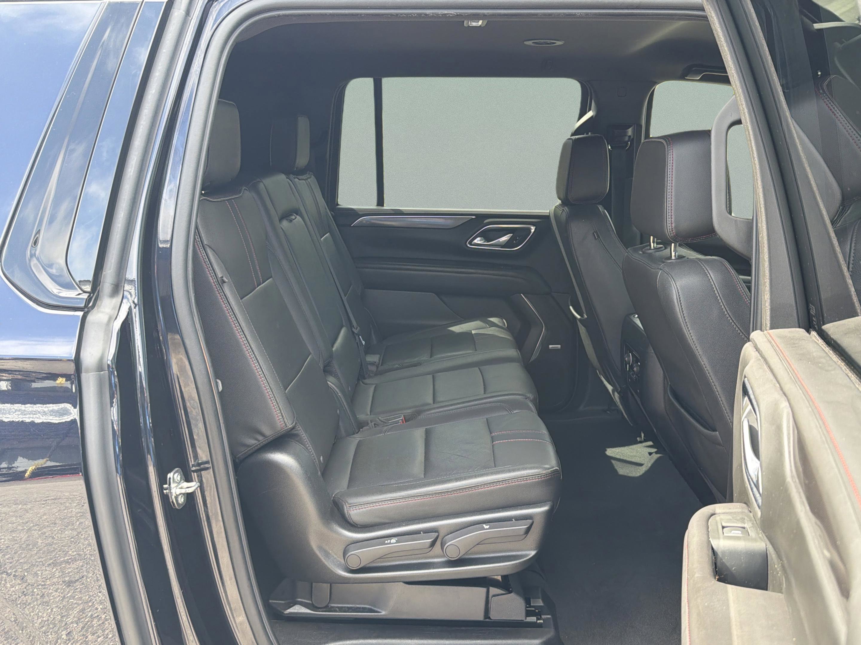 Used 2023 Chevrolet Suburban RST image 25