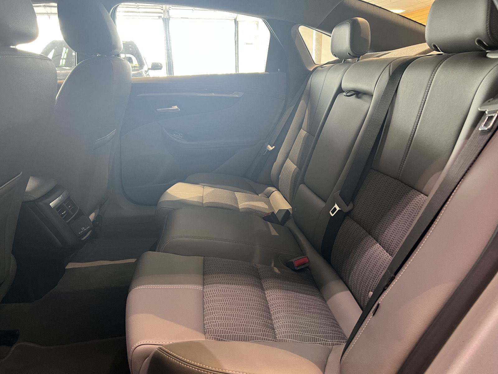 Used 2018 Chevrolet Impala LT w/ LT Convenience Package FWD image 18