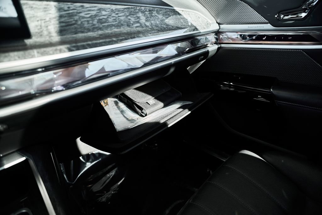 Used 2024 BMW 740i w/ Premium Package RWD image 47