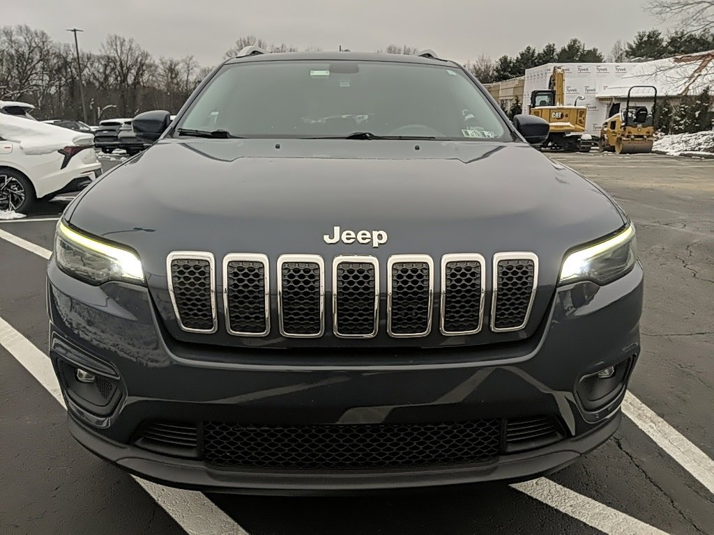 Used 2019 Jeep Cherokee Latitude Plus w/ Trailer Tow Group image 2
