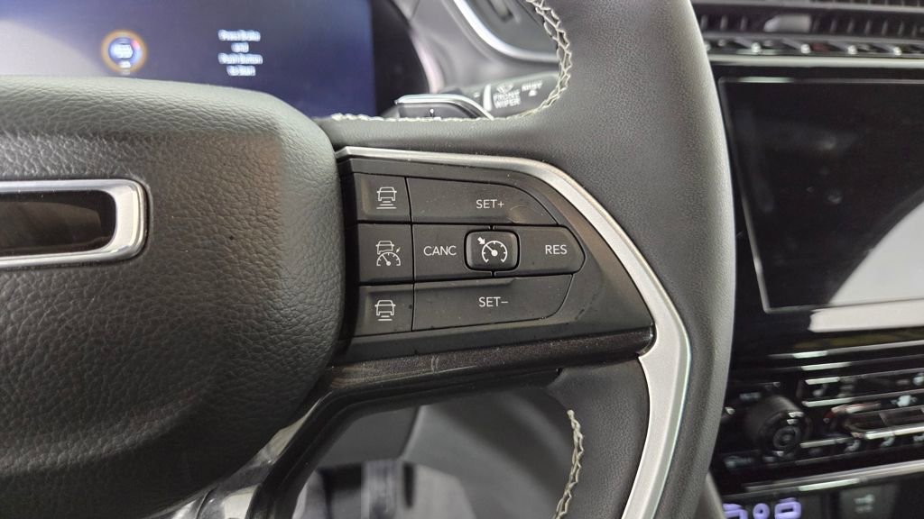 Used 2023 Jeep Grand Cherokee L Laredo image 19