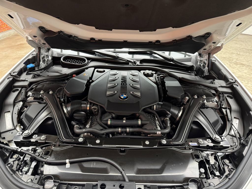 Certified 2025 BMW 760i xDrive w/ Luxury Rear Seating Package image 27
