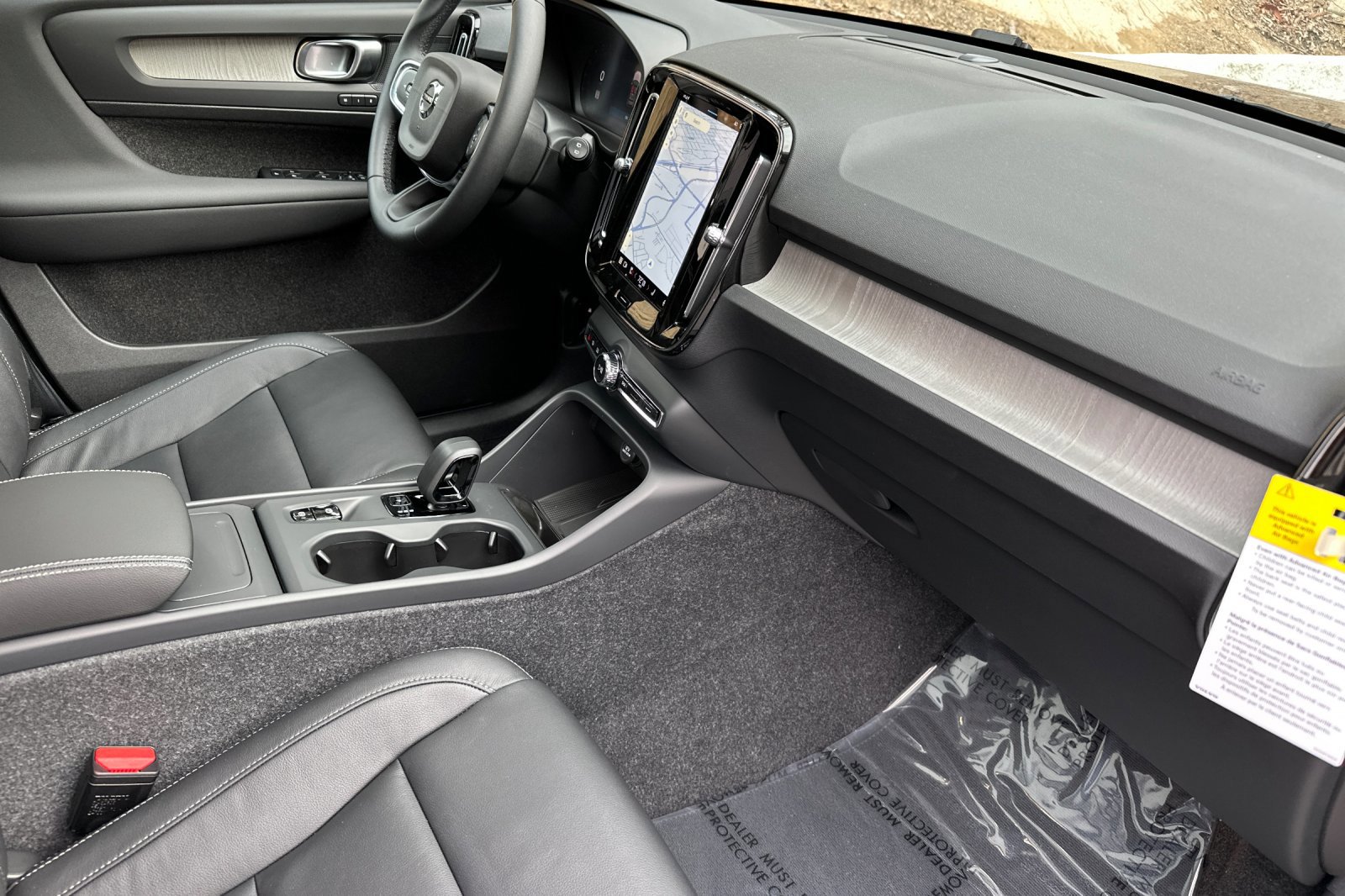 New 2025 Volvo XC40 B5 Core w/ Climate Package image 13