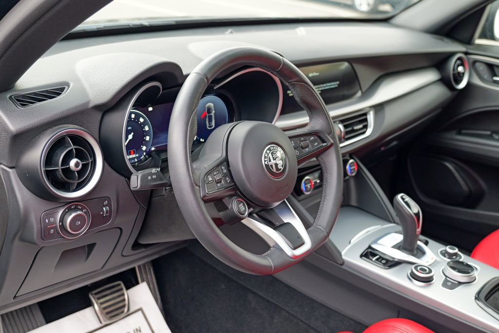 Used 2024 Alfa Romeo Stelvio Ti w/ Performance Driving Package image 21