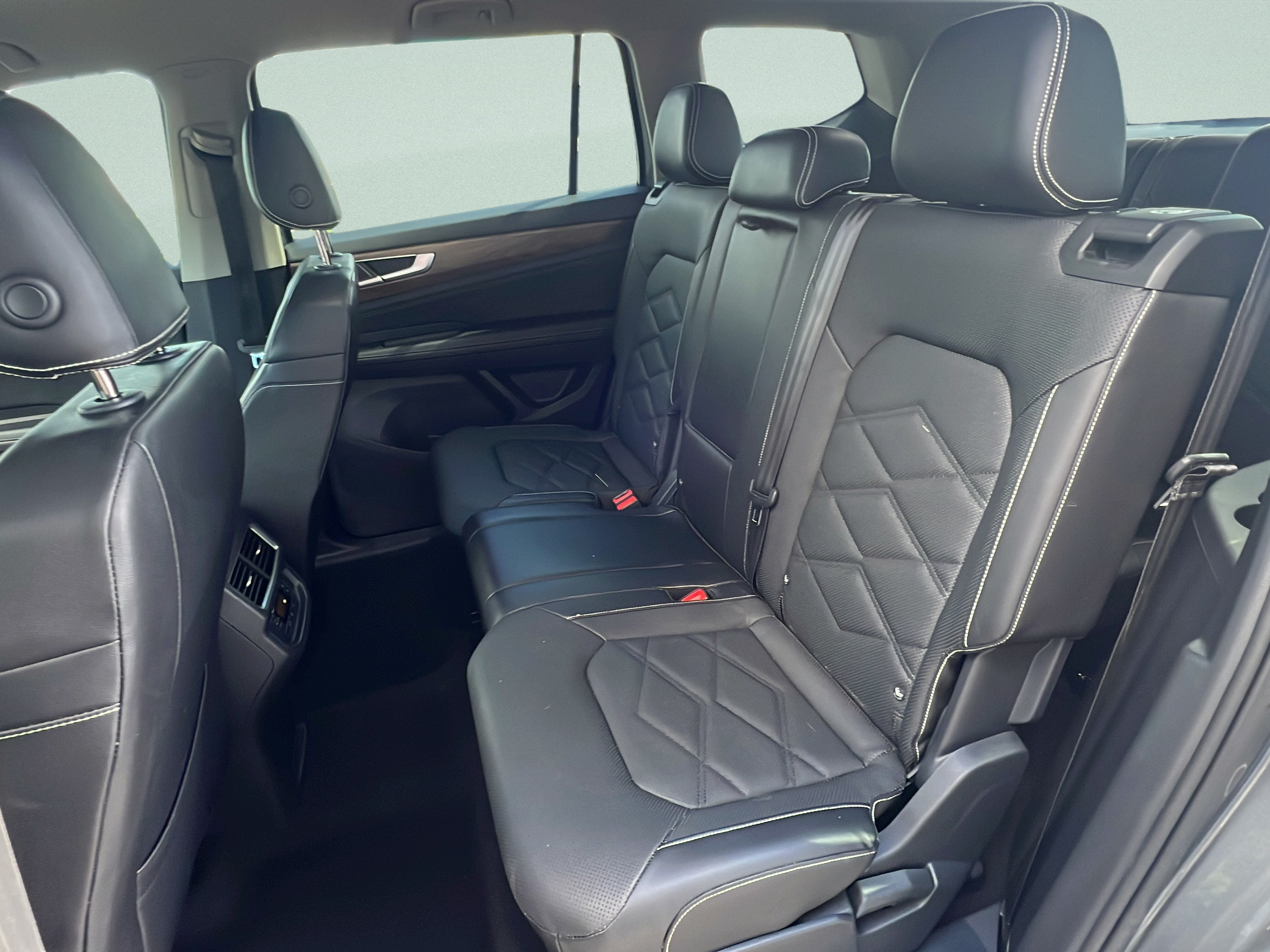 Used 2024 Volkswagen Atlas SE AWD/4WD image 10