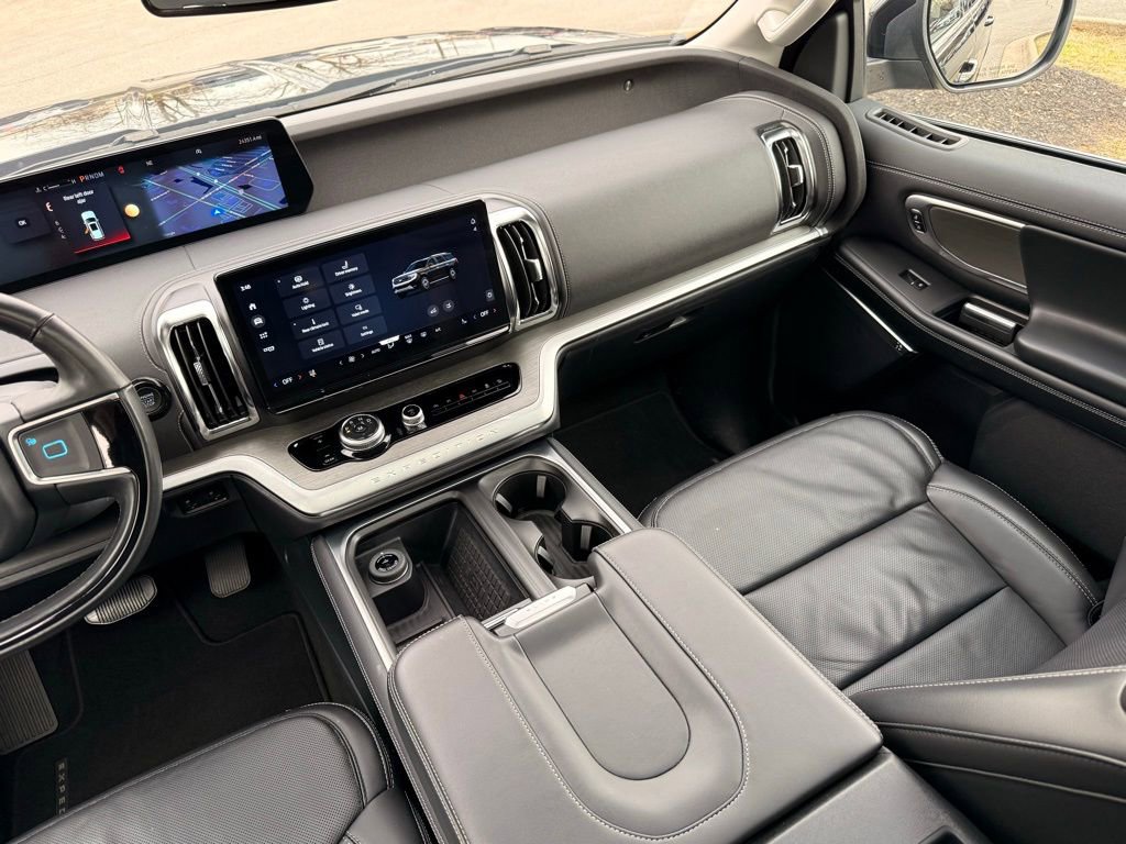 Used 2025 Ford Expedition Platinum image 36
