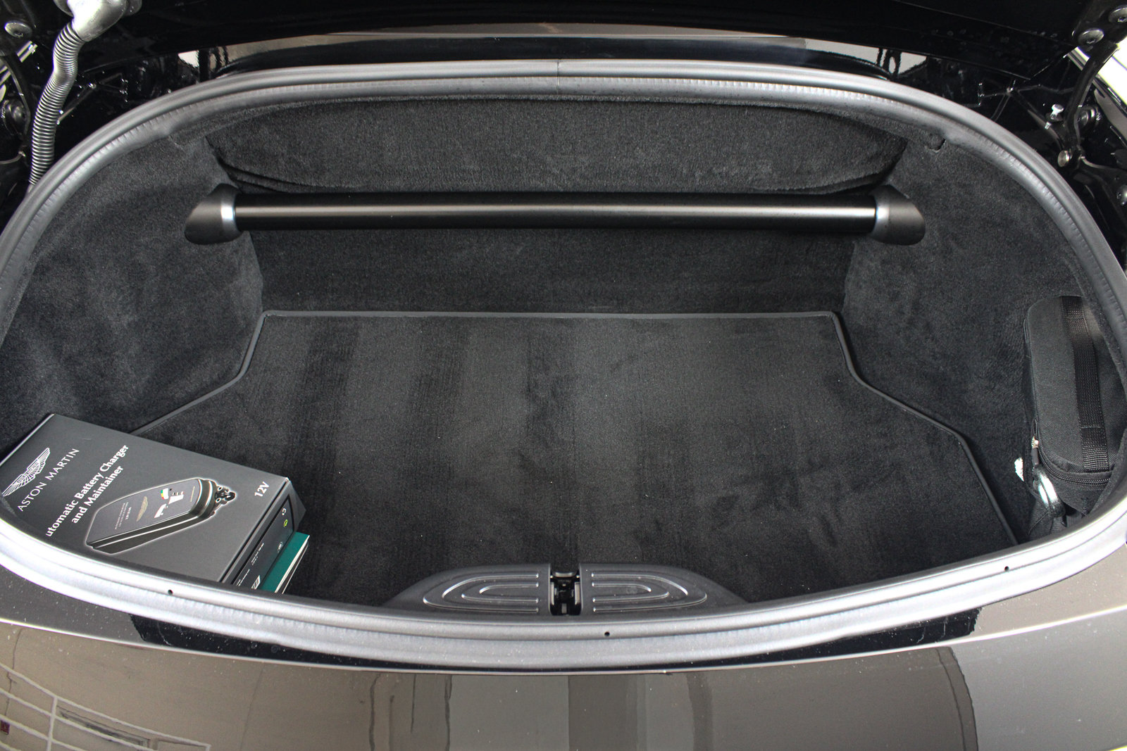 Used 2026 Aston Martin V8 Vantage S RWD image 37