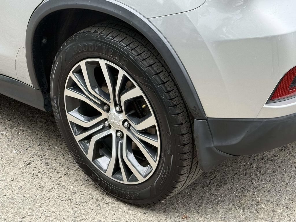 Used 2018 Mitsubishi Outlander Sport SEL FWD image 12