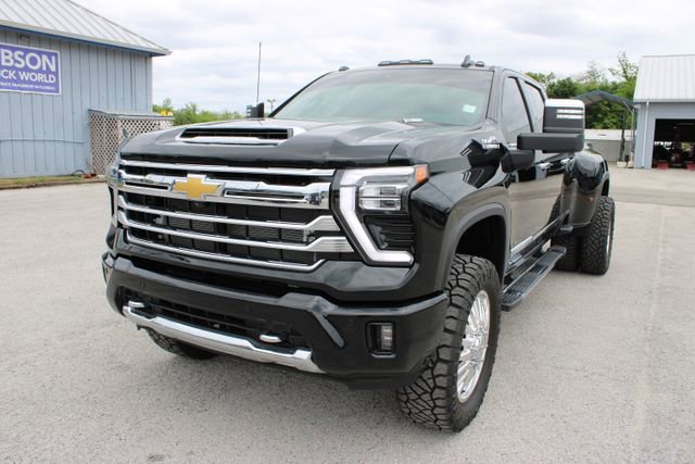 Used 2025 Chevrolet Silverado 3500 High Country w/ Technology Package image 3