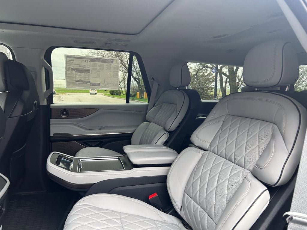 New 2026 Lincoln Navigator Black Label AWD/4WD image 13