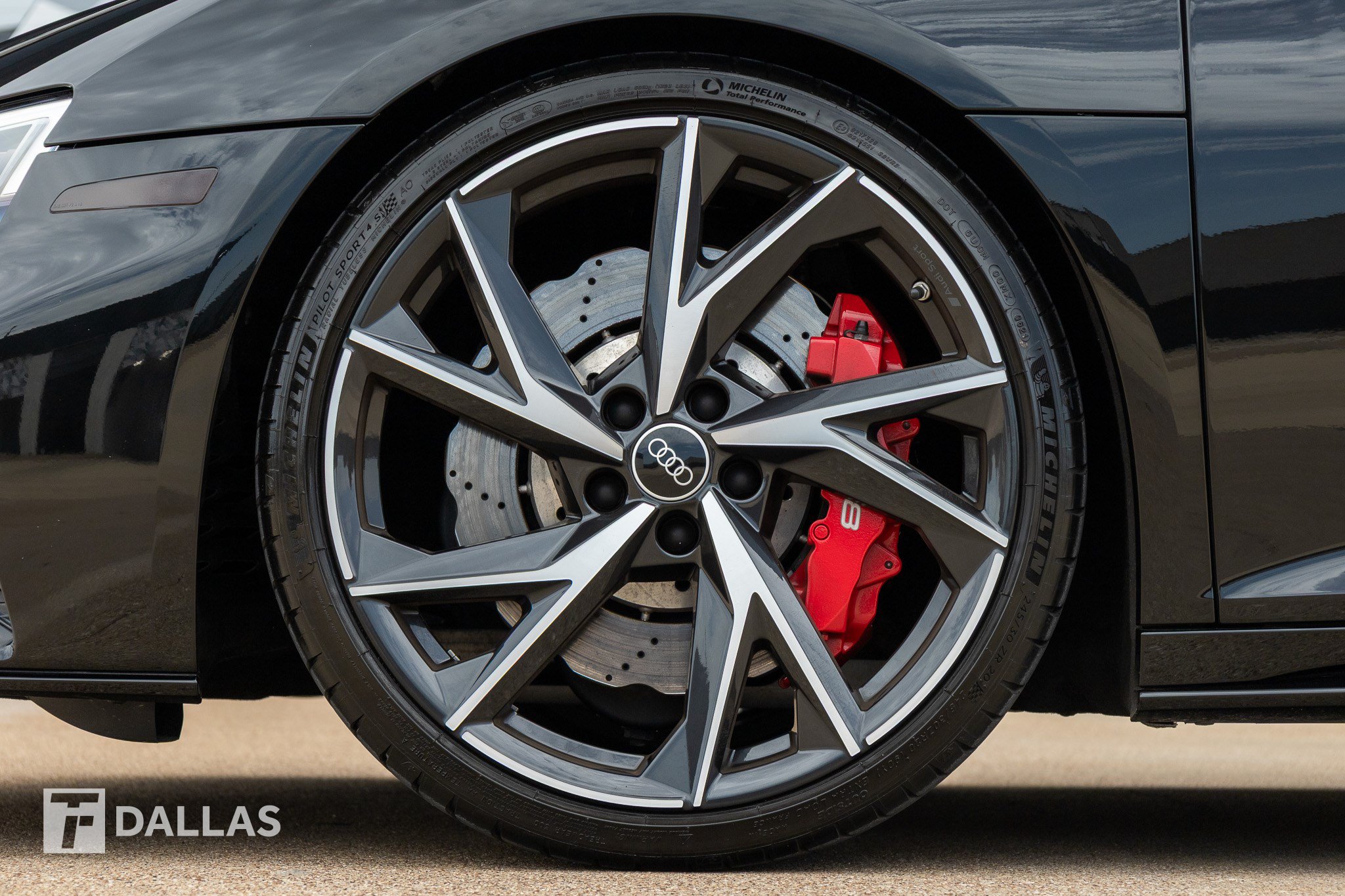 Used 2021 Audi R8 V10 w/ Premium Package RWD image 8