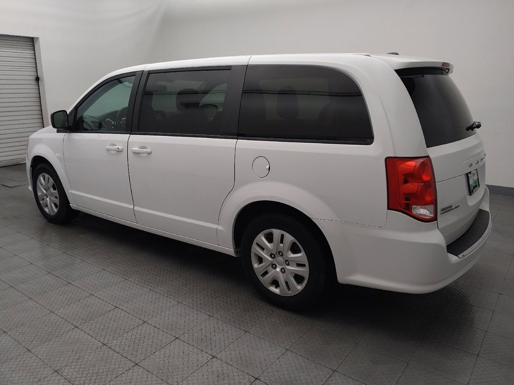 Used 2018 Dodge Grand Caravan SE w/ UConnect Hands-Free Group image 3