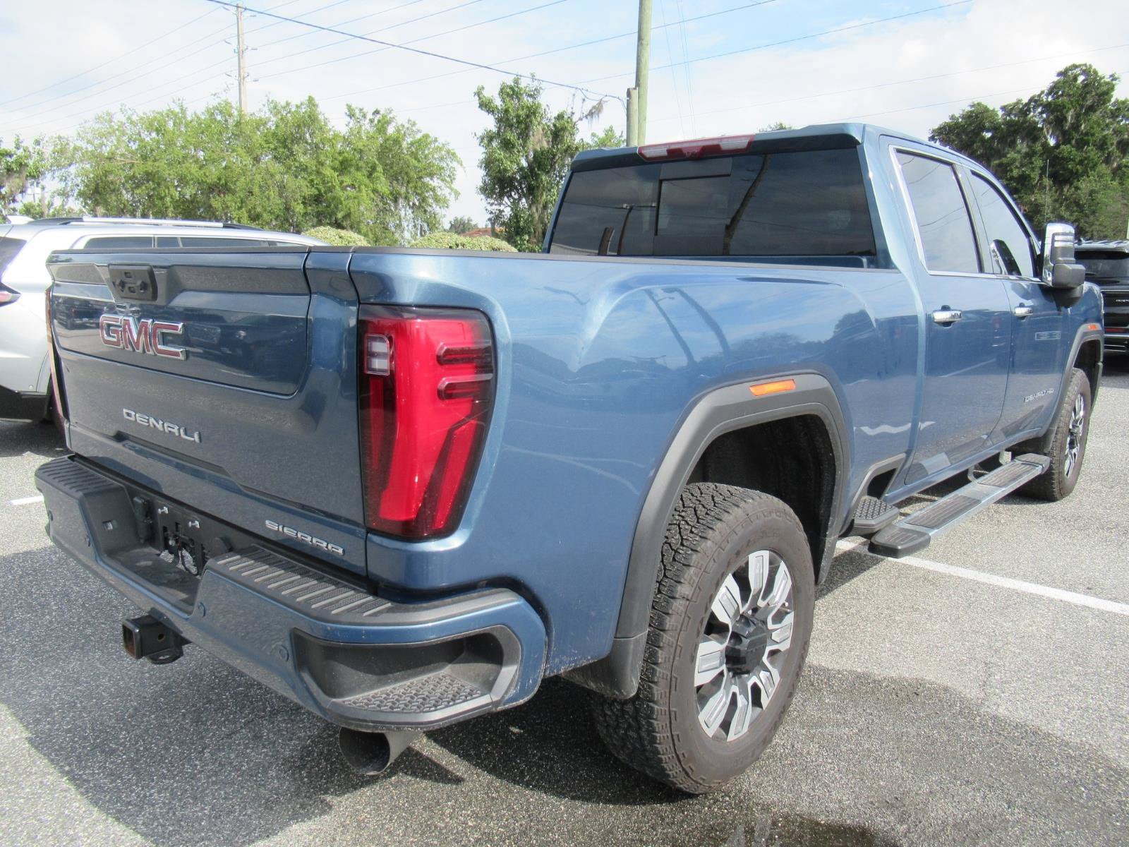 Used 2025 GMC Sierra 2500 Denali w/ Denali Reserve Package AWD/4WD image 4