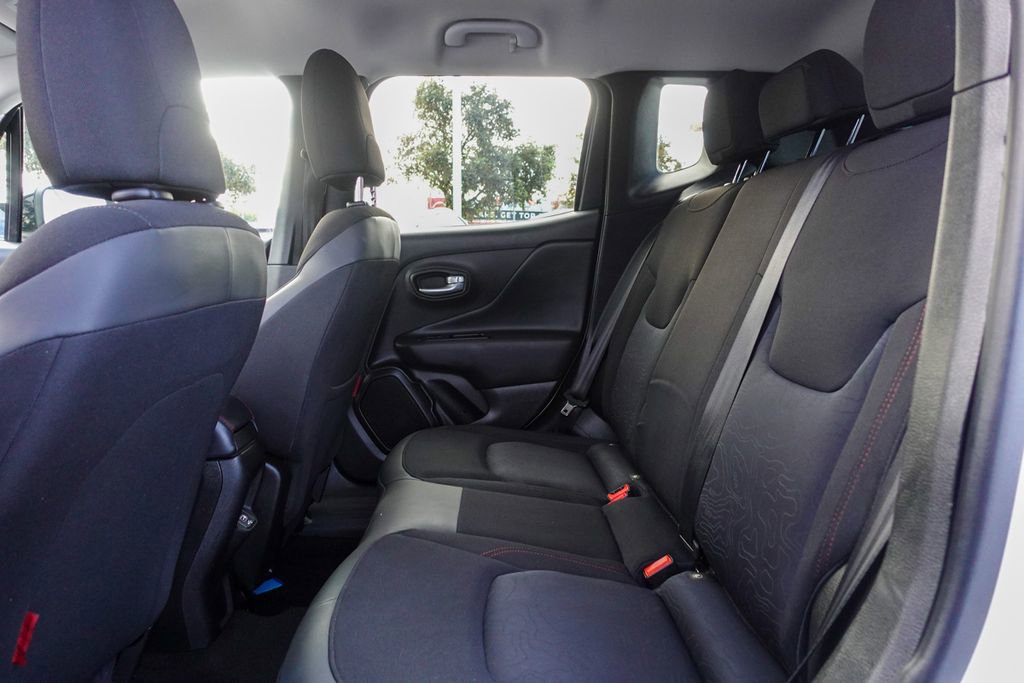 Used 2023 Jeep Renegade Trailhawk image 24