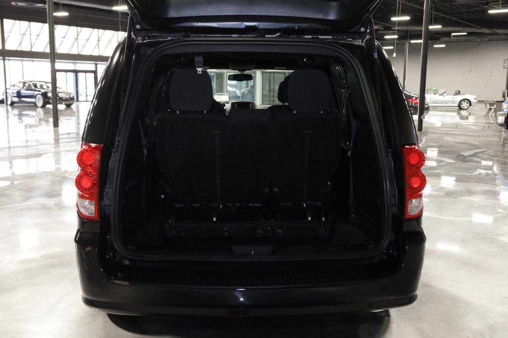 Used 2018 Dodge Grand Caravan SE FWD image 24