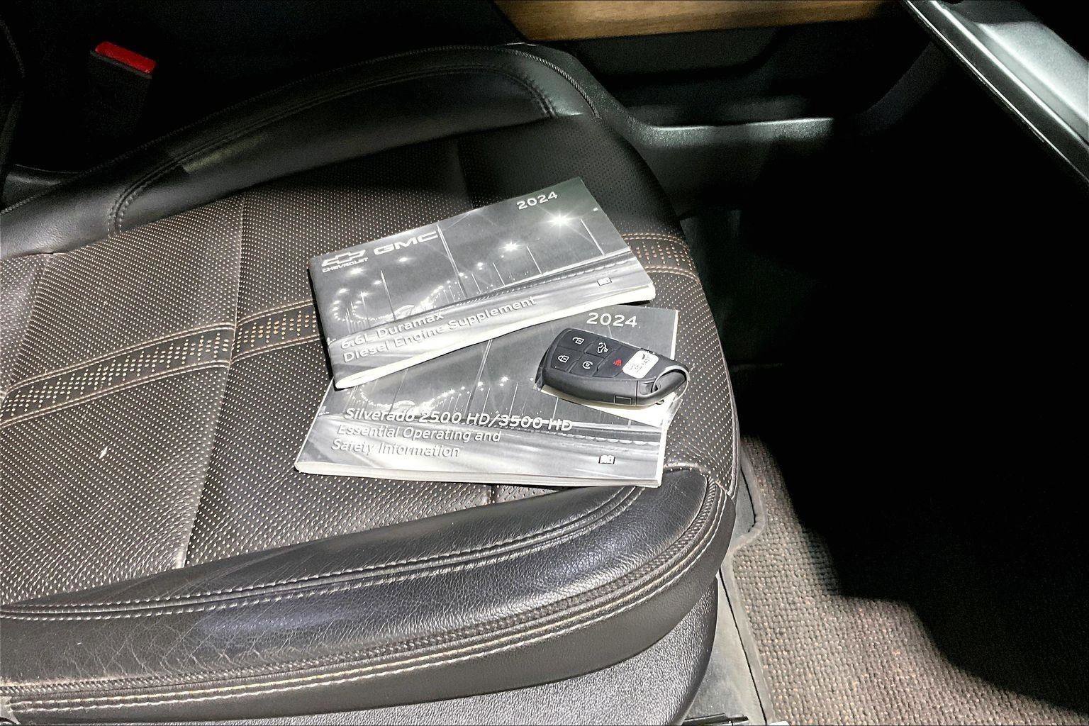 Used 2024 Chevrolet Silverado 2500 High Country w/ High Country Premium Package image 13