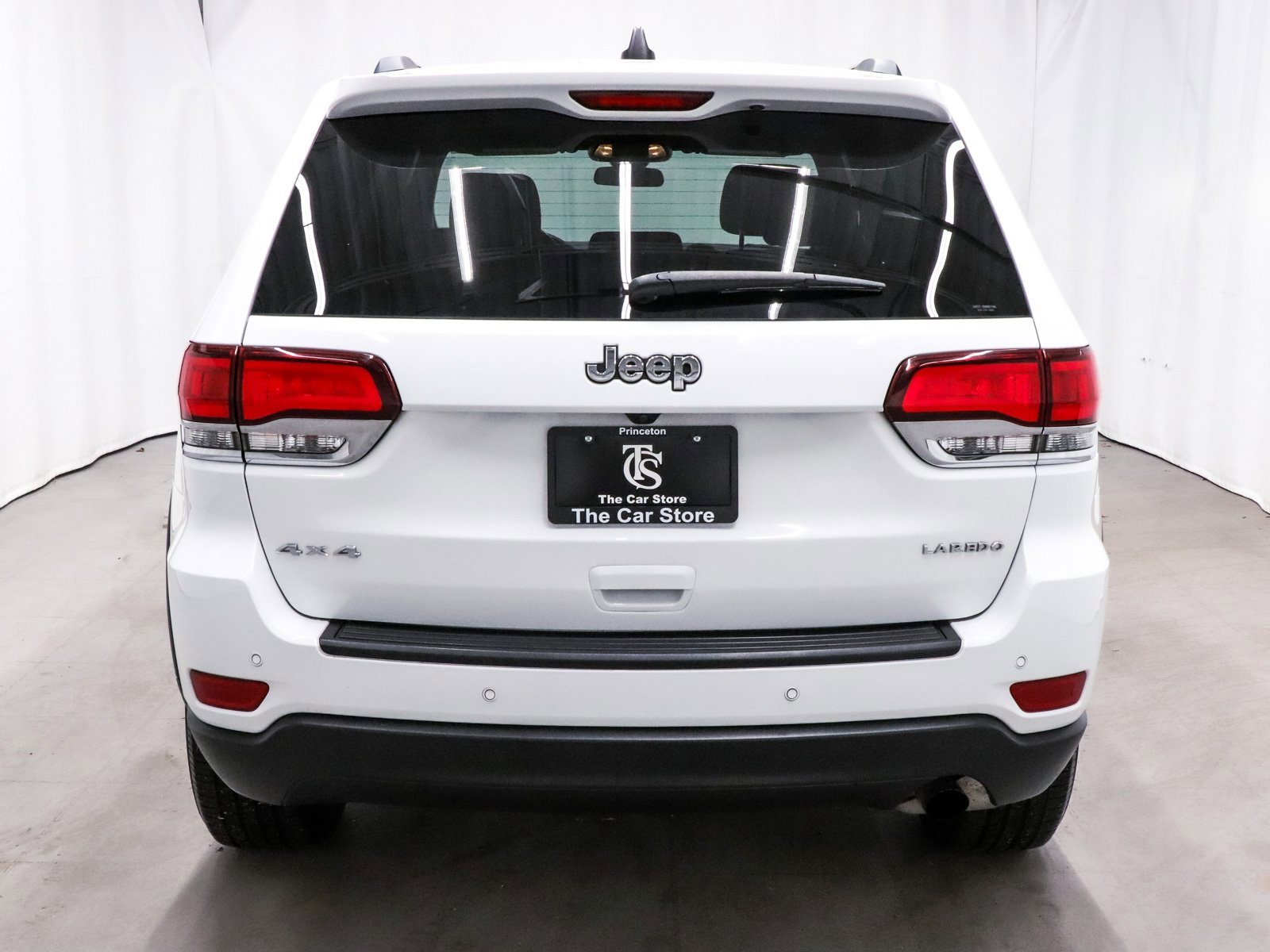 Used 2021 Jeep Grand Cherokee Laredo image 5