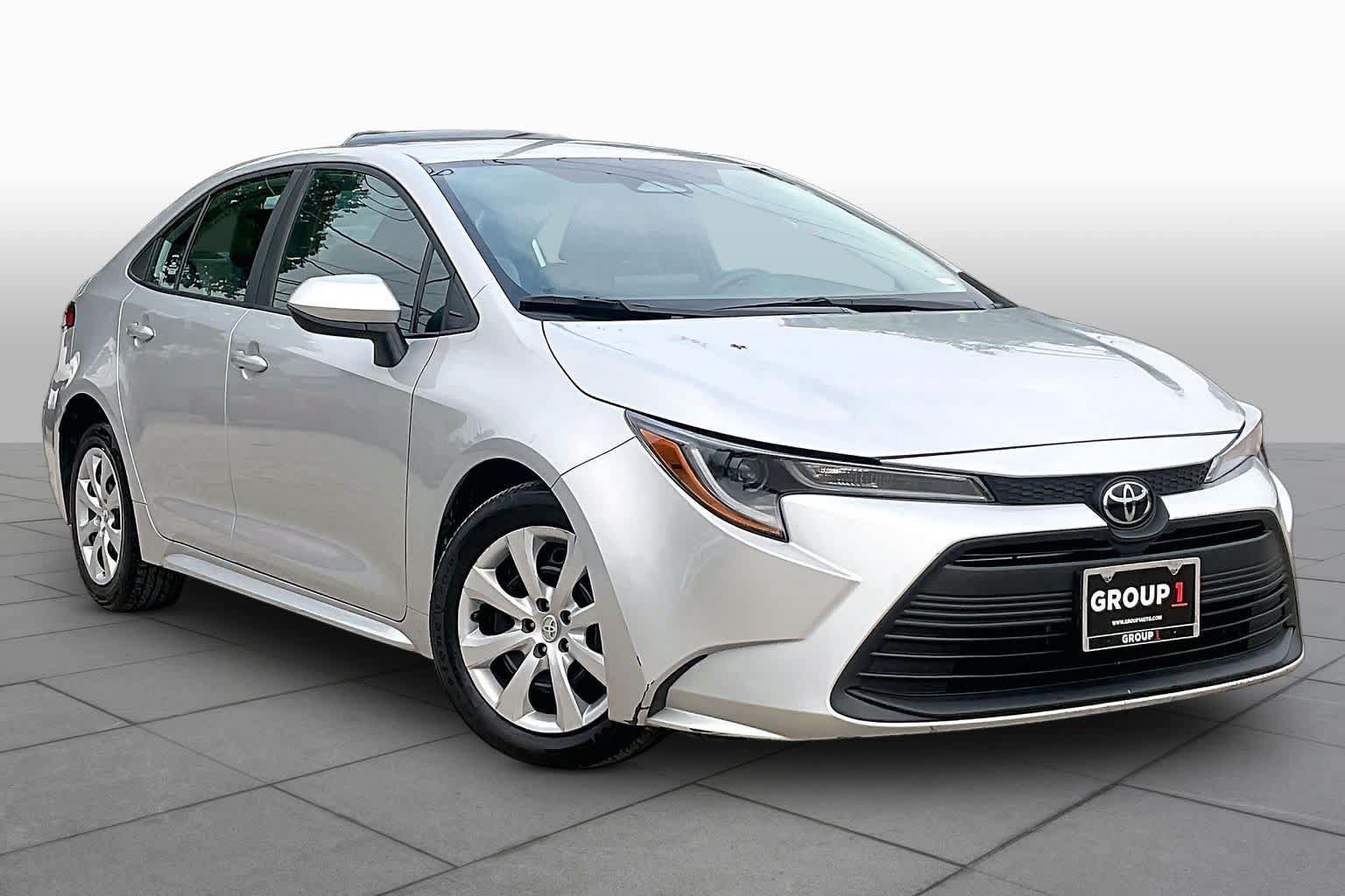 Used 2023 Toyota Corolla LE FWD image 3