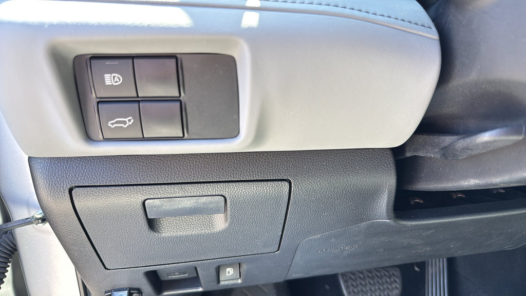 Used 2022 Toyota Highlander XLE FWD image 21