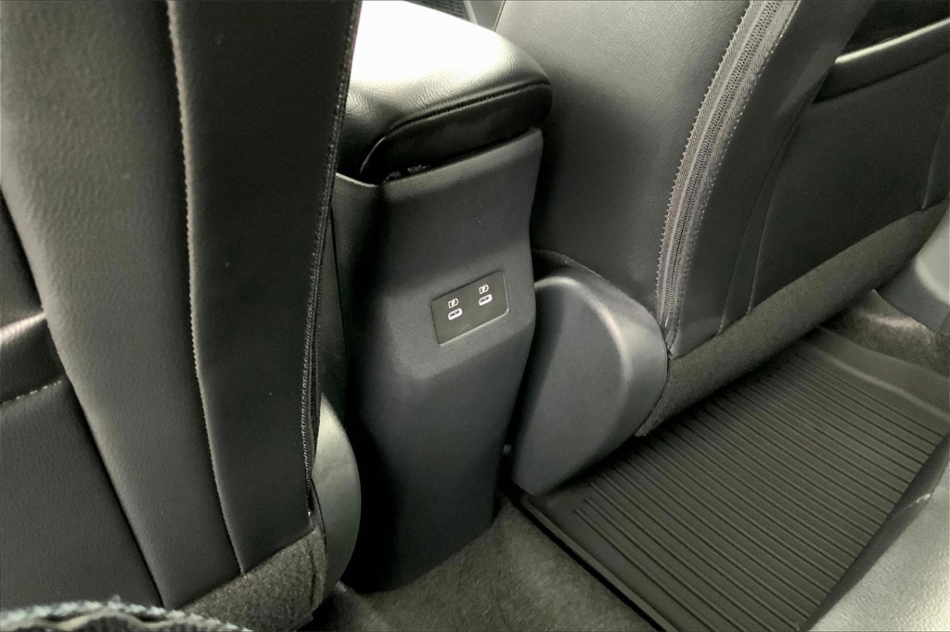 New 2025 Nissan Kicks SR image 13