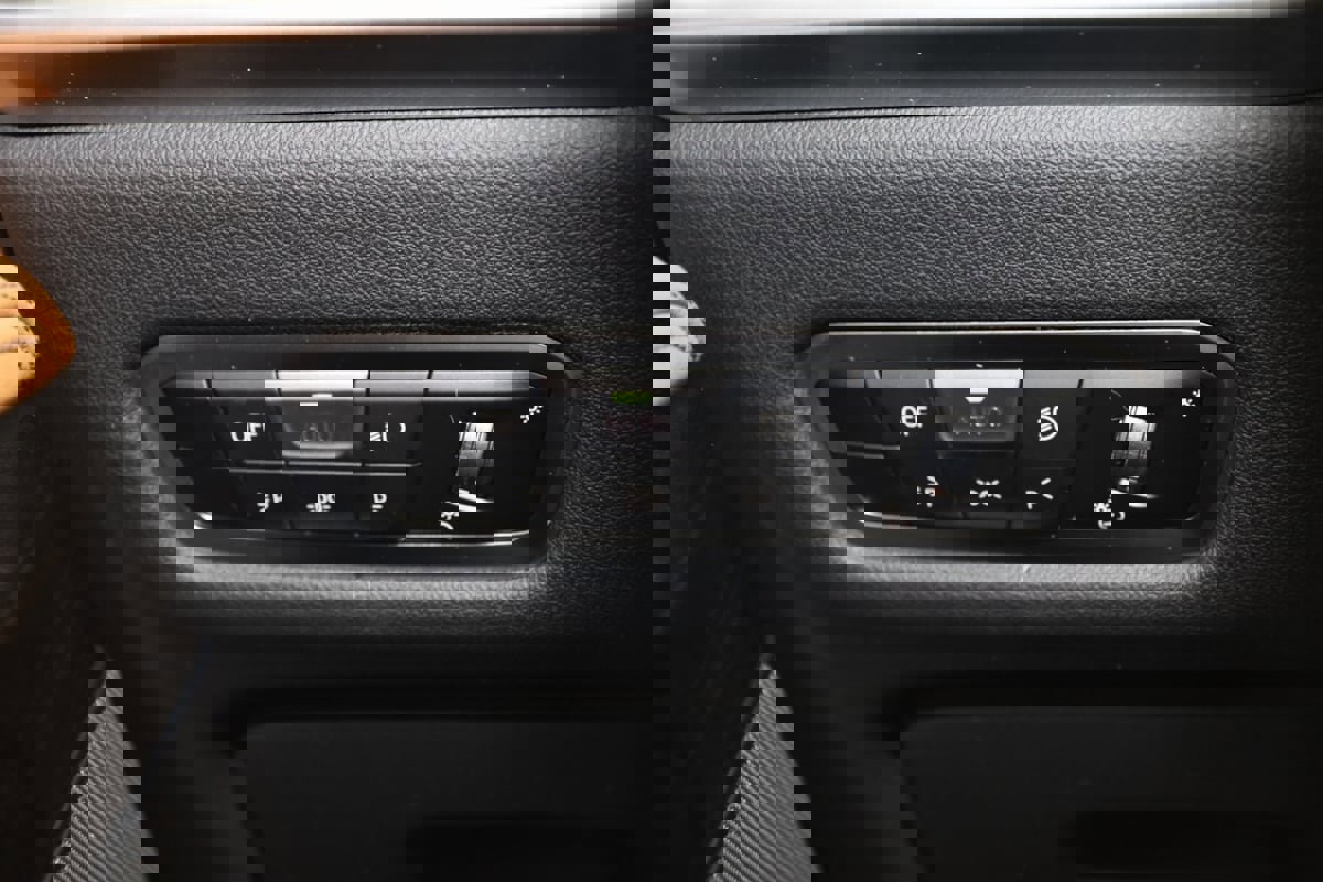 Used 2023 BMW X7 xDrive40i w/ M Sport Package image 37