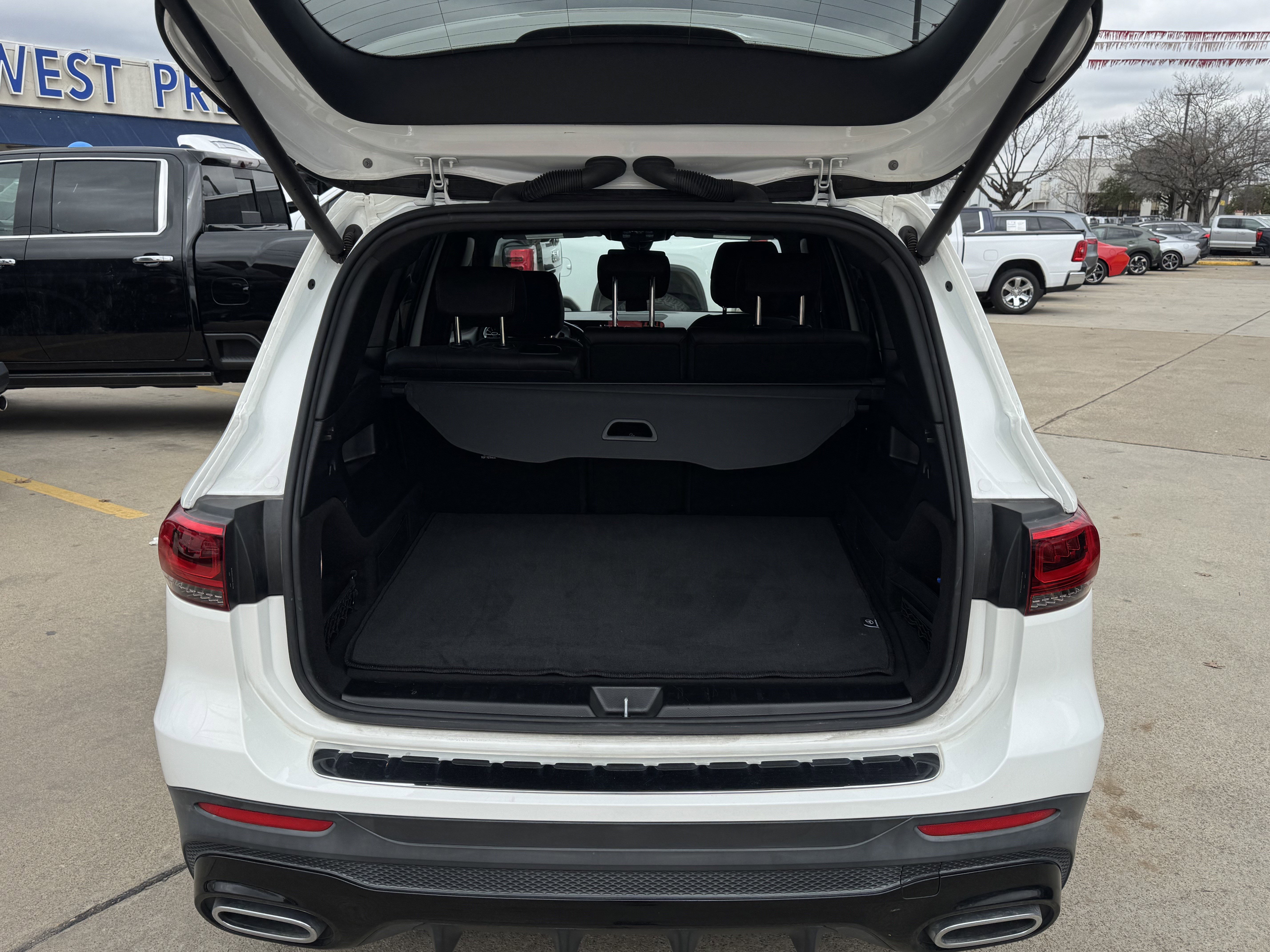 Used 2023 Mercedes-Benz GLB 250 image 8