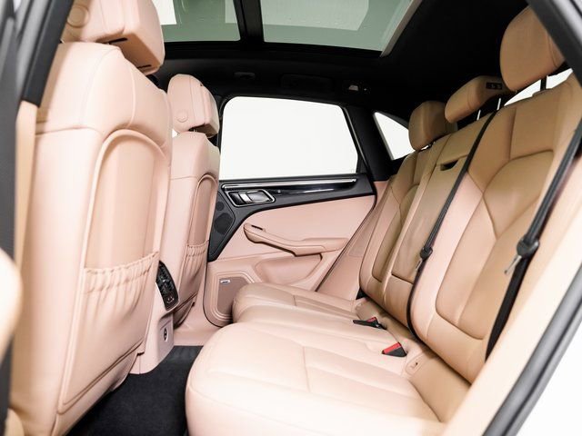 Certified 2025 Porsche Macan image 27