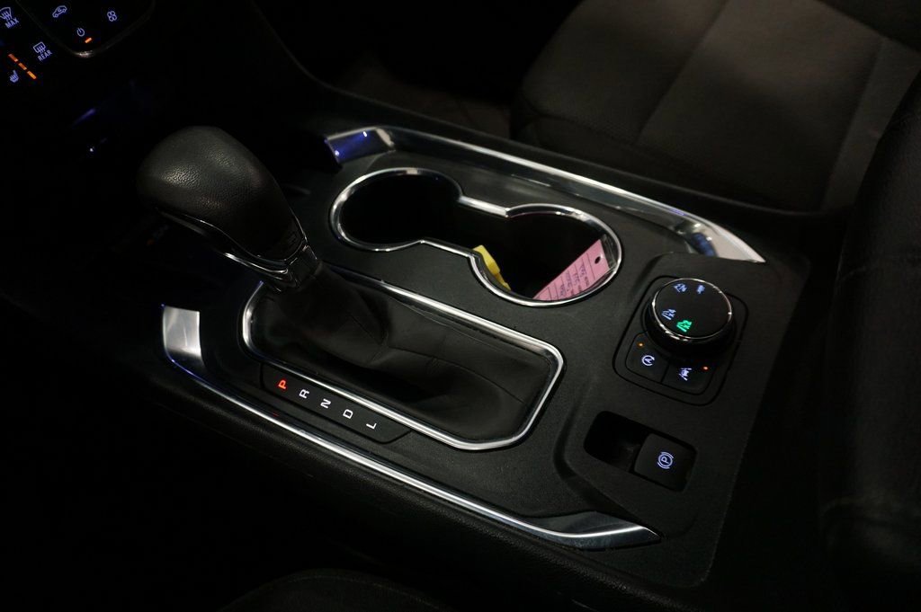 Certified 2023 Chevrolet Traverse LT w/ Rear Camera Mirror Package image 17