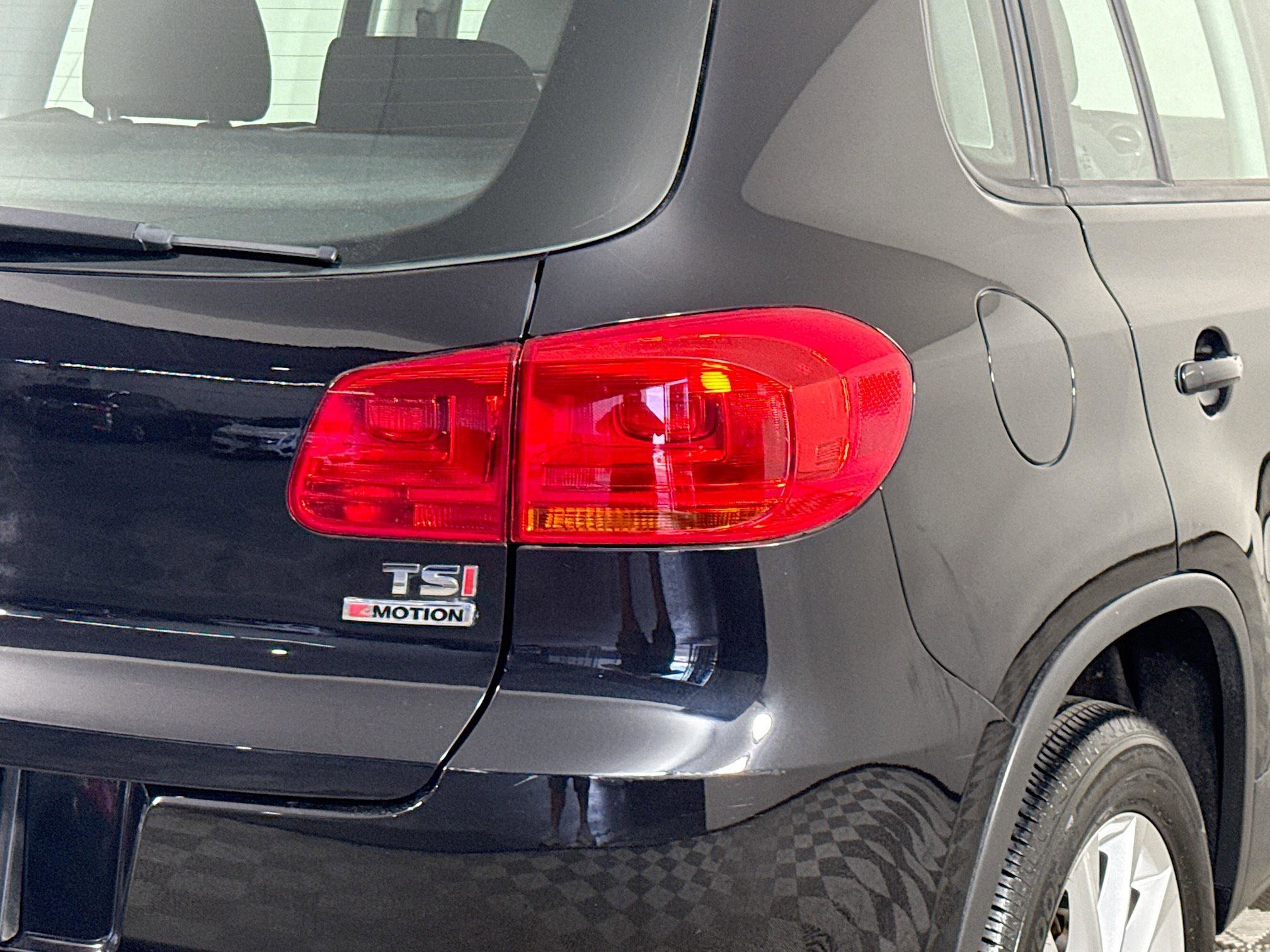 Used 2017 Volkswagen Tiguan S image 34