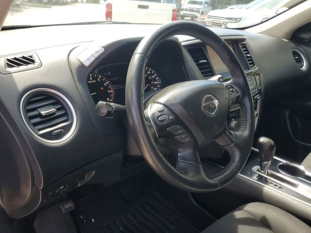 Used 2018 Nissan Pathfinder SV w/ SV Tech Package image 17