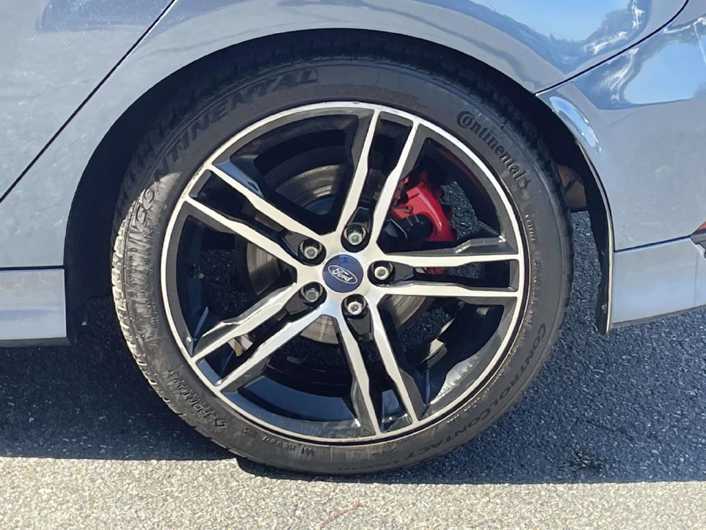 Used 2018 Ford Focus ST w/ Equipment Group 402A FWD image 12