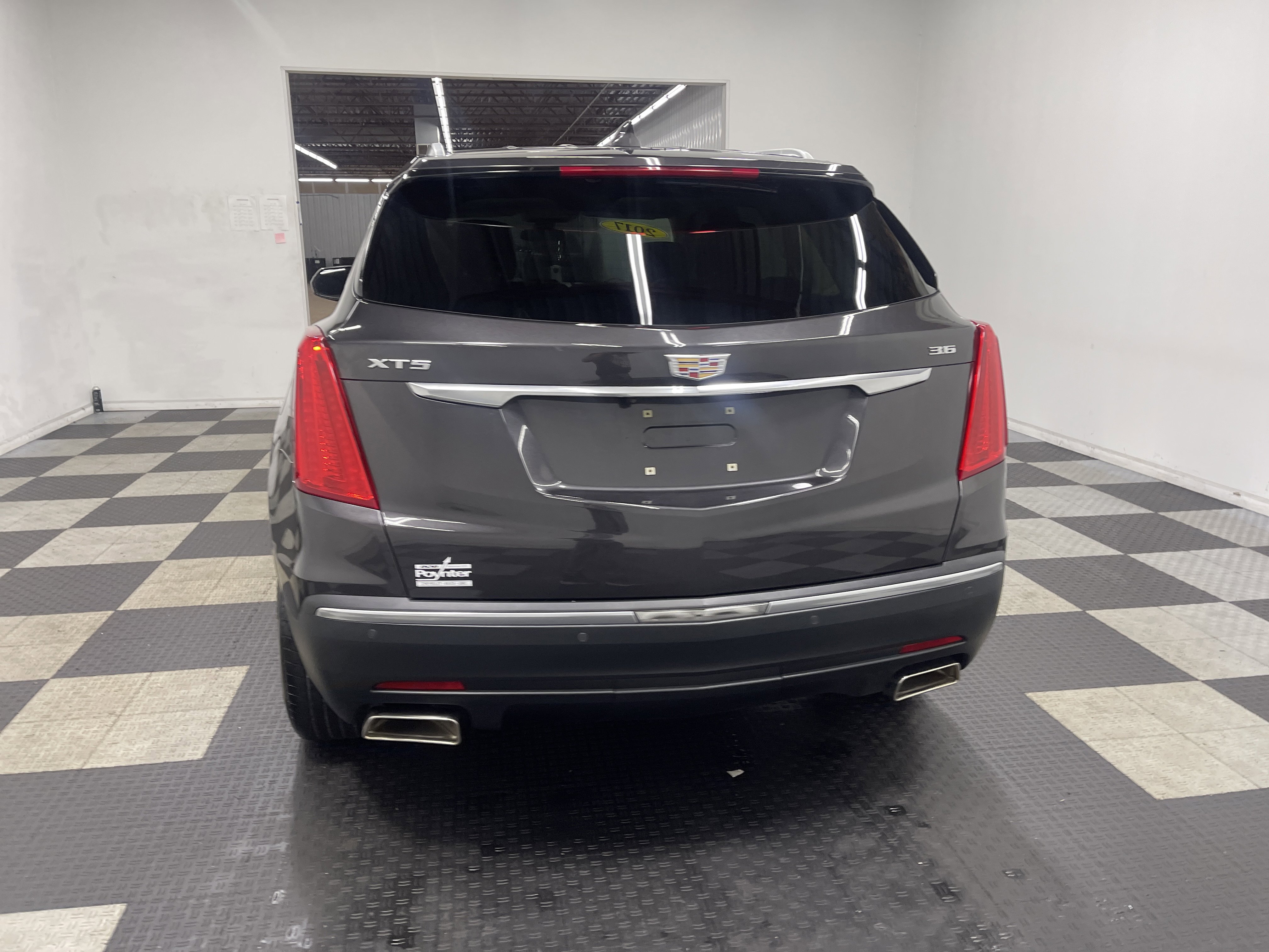 Used 2017 Cadillac XT5 Luxury w/ Driver Awareness Package image 3