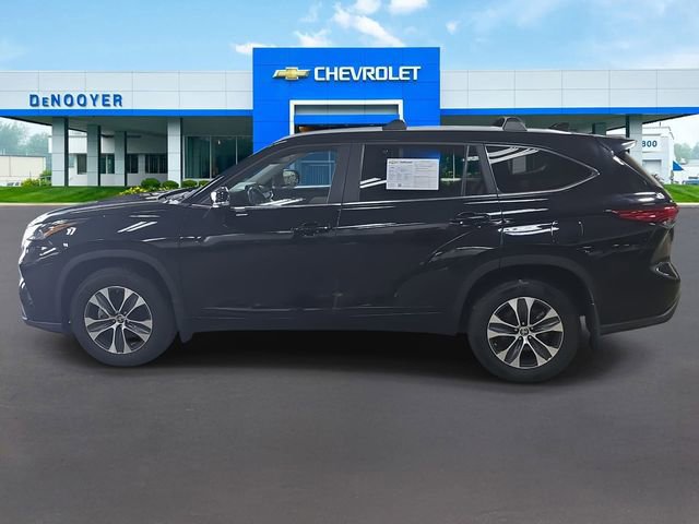 Used 2023 Toyota Highlander XLE image 9