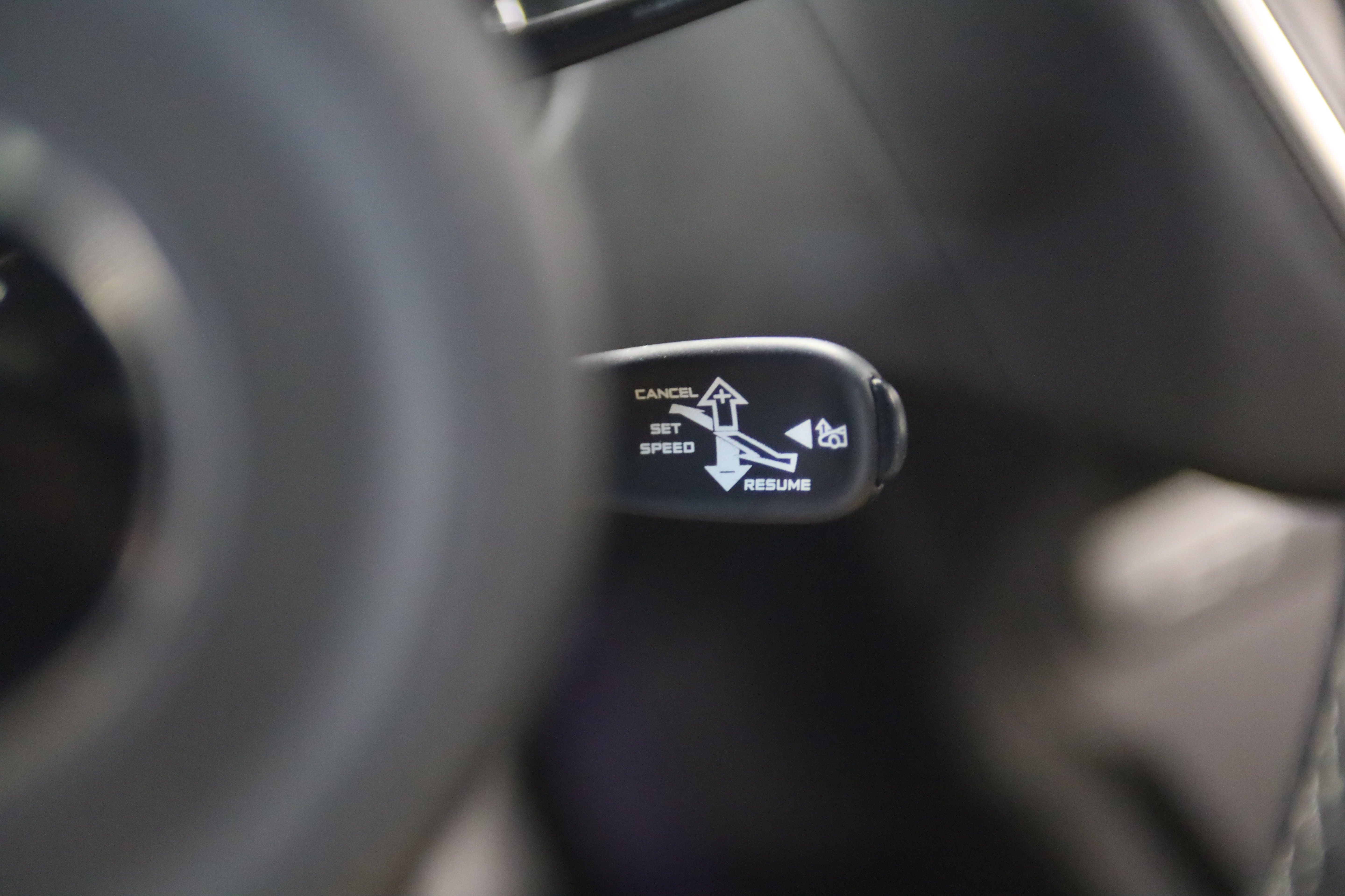 Used 2023 McLaren GT RWD image 25