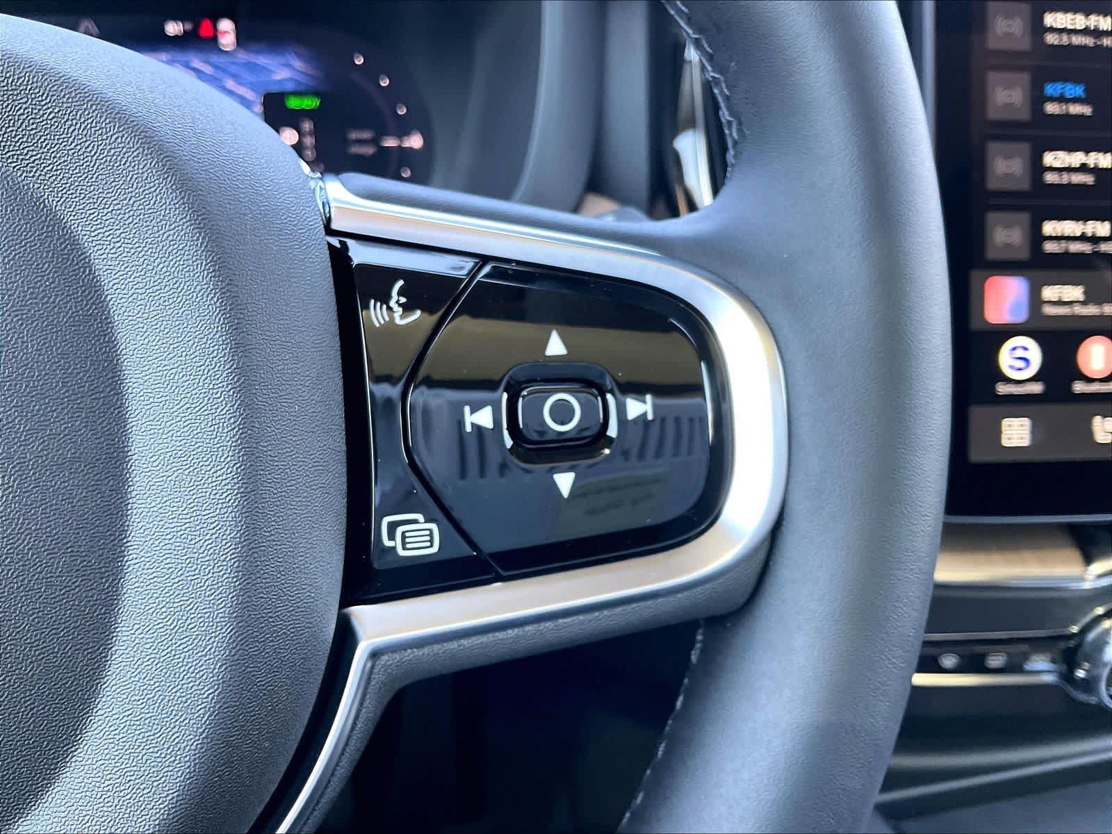 New 2026 Volvo XC60 T8 Plus w/ Climate Package PRO AWD/4WD image 18