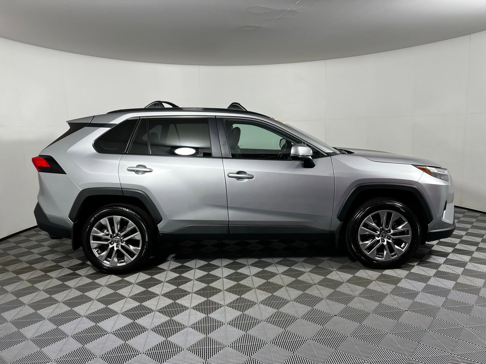 Certified 2022 Toyota RAV4 XLE Premium image 4