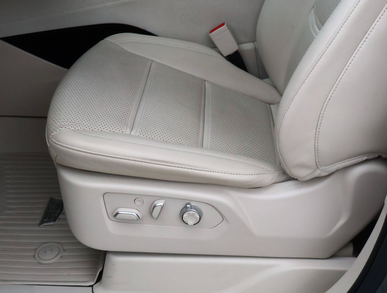 Used 2023 Cadillac Escalade Premium Luxury Platinum w/ LPO, Radiant Package AWD/4WD image 16