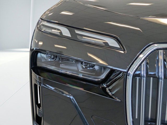 Used 2024 BMW 760i xDrive w/ Premium Package 2 image 8