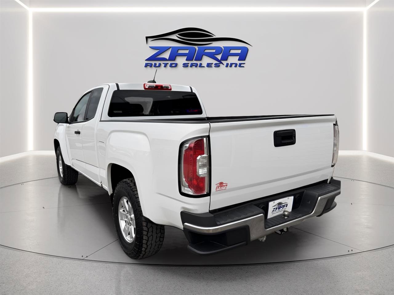 Used 2017 GMC Canyon 4x4 Extended Cab w/ Convenience Package image 4